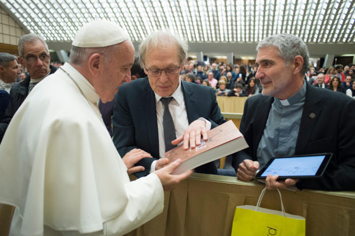 Pope Francis receives Bayard Presse’s new Bible